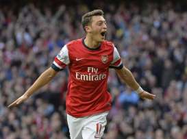 Mesut Ozil Bawa Arsenal Menang Tipis dari Newcastle