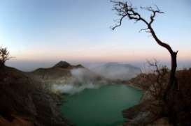 Jalur Wisata ke Kawah Ijen Rawan Longsor