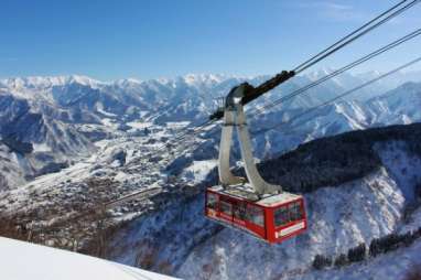 Nikmati Salju dan Sakura di Kota Yuzawa