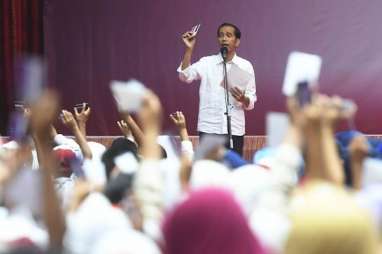 Presiden Jokowi Serahkan 1.250 PKH dan 1.170 KIP di Gresik