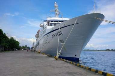 Kapal Pesiar Sandar di Celukan Bawang, Turunkan 300 Turis