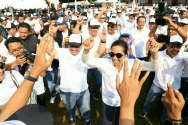 Begini Gaya Menteri Rini Joget Dangdut dan Selfie Bareng Karyawan di Hut ke 20 Kementerian BUMN