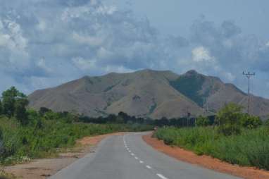 Dukung Pariwisata Pulau Moa, PUPR Perbaiki Jalan