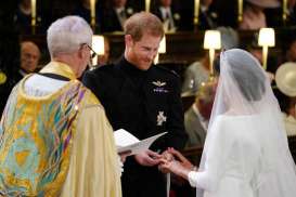 ROYAL WEDDING: Cincin Kawin, Pangeran Harry Dobrak Tradisi Kerajaan Inggris