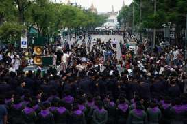 Warga Thailand Demo Menentang Pemerintah Junta Milter