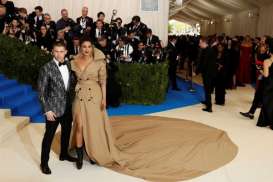 Nick Jonas Bawa Priyanka Chopra ke Pernikahan Sepupunya