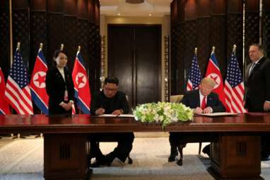  KTT AS-KOREA UTARA: Trump & Kim Teken Dokumen di Akhir Pertemuan Bersejarah