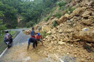 ARUS BALIK LEBARAN 2018: Sejumlah Titik di Jalur Pacitan—Yogya Padat, Pemudik Agar Waspada di Bukit Cinomati