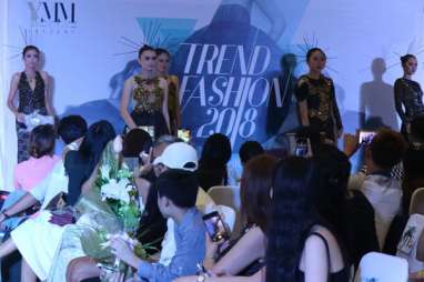 Trend Fashion 2018 Tampilkan Rancangan Busana 32 Desainer