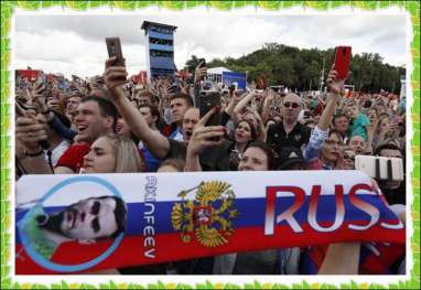 PIALA DUNIA 2018: Rusia Tersingkir, Penggemar Bola Sambut Tim di Moskow