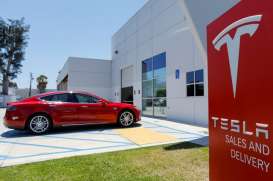 PERANG DAGANG AS-CHINA: Produsen Mobil AS Tesla Naikkan Harga di China