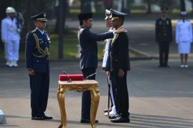 Presiden Jokowi Lantik 724 Lulusan Akademi TNI/Polri