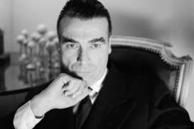 Cristóbal Balenciaga, Desainer Ikonis yang Misterius