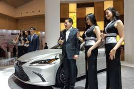 Lexus ES Hybrid Terbaru Debut di GIIAS Untuk Pasar Asean