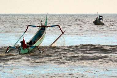 Perahu Nelayan Bengkulu Karam Diterjang Ombak Besar 