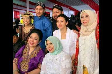 Keakraban Keluarga Prabowo di Monas Minggu Pagi