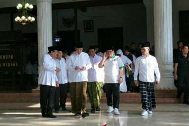 Jokowi & Iriana Hadiri Jalan Sehat Santri di Sidoarjo