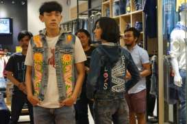 Lois Jeans Gelar Denim Painting di Lois Artshow