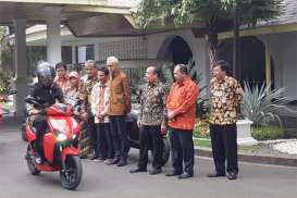 Jajal Sepeda Motor Listrik Gesits, Presiden Jokowi Mengaku Sempat Bingung