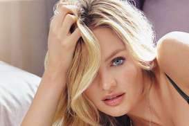 Baru 5 Bulan Melahirkan, Candice Swanepoel Tampil Cantik dan Seksi di Victoria's Secret Fashion Show 2018