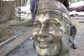 Dua Seniman Bantul Ini Ternyata Pembuat Patung Habibie di Gorontalo