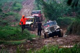 Off Road Adventure Komunitas Mobil Jurnalis 4x4 Berjalan Sukses