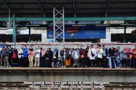 Reuni 212: Stasiun KRL Manggarai Jadi Lautan Manusia 