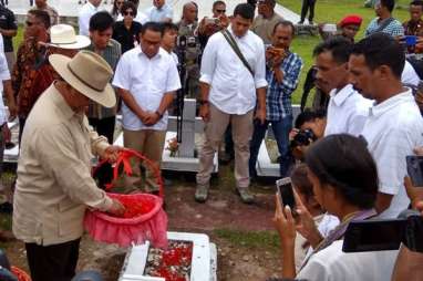 Prabowo Ziarah ke Taman Makam Pahlawan Seroja Atambua