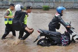 Jalur Bandung-Garut Macet Parah Akibat Banjir Rancaekek
