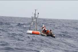 Detik-Detik Pemasangan BUOY Detektor Tsunami di Selat Sunda