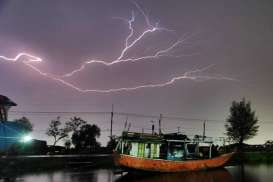 Cuaca Jakarta 18 Januari: Pagi Berawan, Siang Hujan