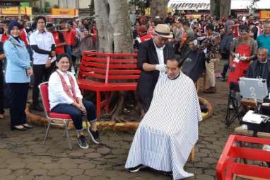 Potong Rambut di Garut, Jubir Prabowo-Sandi Sindir Tukang Cukur Jokowi 
