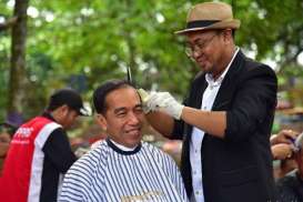 Mengenal Herman Tukang Cukur Rambut Presiden Joko Widodo 