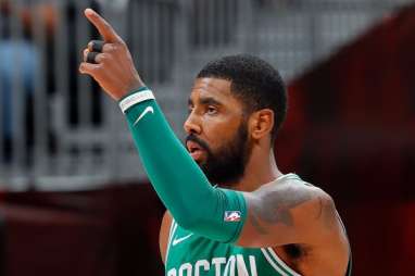 Basket NBA, Celtics Yakin Irving Bertahan