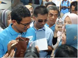 Sandiaga Terharu Terima Sumbangan Dana Kampanye dari Teman-teman SMP