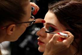 Ada Pilihan 600 Make Up Artist di SociaBuzz