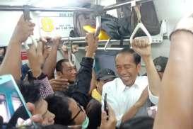 Jokowi Pulang Ke Bogor Naik KRL, Begini Kondisi Presiden Bersama Penumpang Lainnya