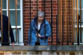 PM Theresa May Didesak Mundur, Dukungan Mengalir