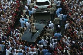 Foto-foto Anstusiasme Pendukung Merubung Prabowo di Kampanye Akbar