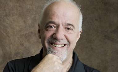 Paulo Coelho Melihat Karyanya Dijual Dalam Bentuk Bajakan, Ini Responsnya