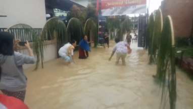 Pemilu 2019, Warga Jambi Harus Berjuang Melawan Banjir Demi Nyoblos