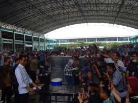 Presiden Jokowi Makan Siang Bersama Buruh, Berharap May Day Berlangsung Gembira