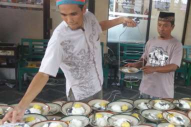 Ribuan Porsi Takjil Disiapkan Masjid Jogokariyan Setiap Hari Sepanjang Ramadan