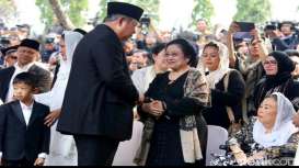 Makna Keakraban SBY dan Megawati di Pemakaman Ani Yudhoyono