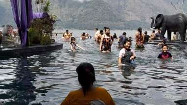 JELAJAH LEBARAN JAWA-BALI 2019 : Segarkan Jiwa Raga di Kolam Air Panas Alami Danau Batur
