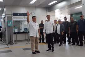 Naik MRT Bersama, Jokowi dan Prabowo Lanjut Makan di Restoran