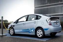 Hino : Teknologi Hybrid Paling Cocok Untuk Kendaraan Komersial
