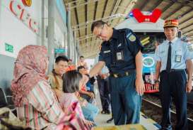 Nyamannya Pergi Naik Kereta Api dengan Si Kecil