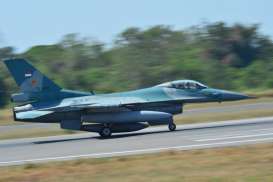 4 Pesawat F-16 Take Off dari Lanud Iswahyudi Bawa 16 Bom MK-82, Mau Menyerang Siapa?