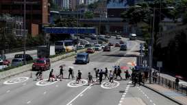 Bandara Hong Kong Dikepung Demonstran, Penerbangan Dibatalkan